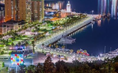 Preciosa, hospitalaria y cosmopolita, la ciudad de Málaga.
¡ Mágica  noche en  #